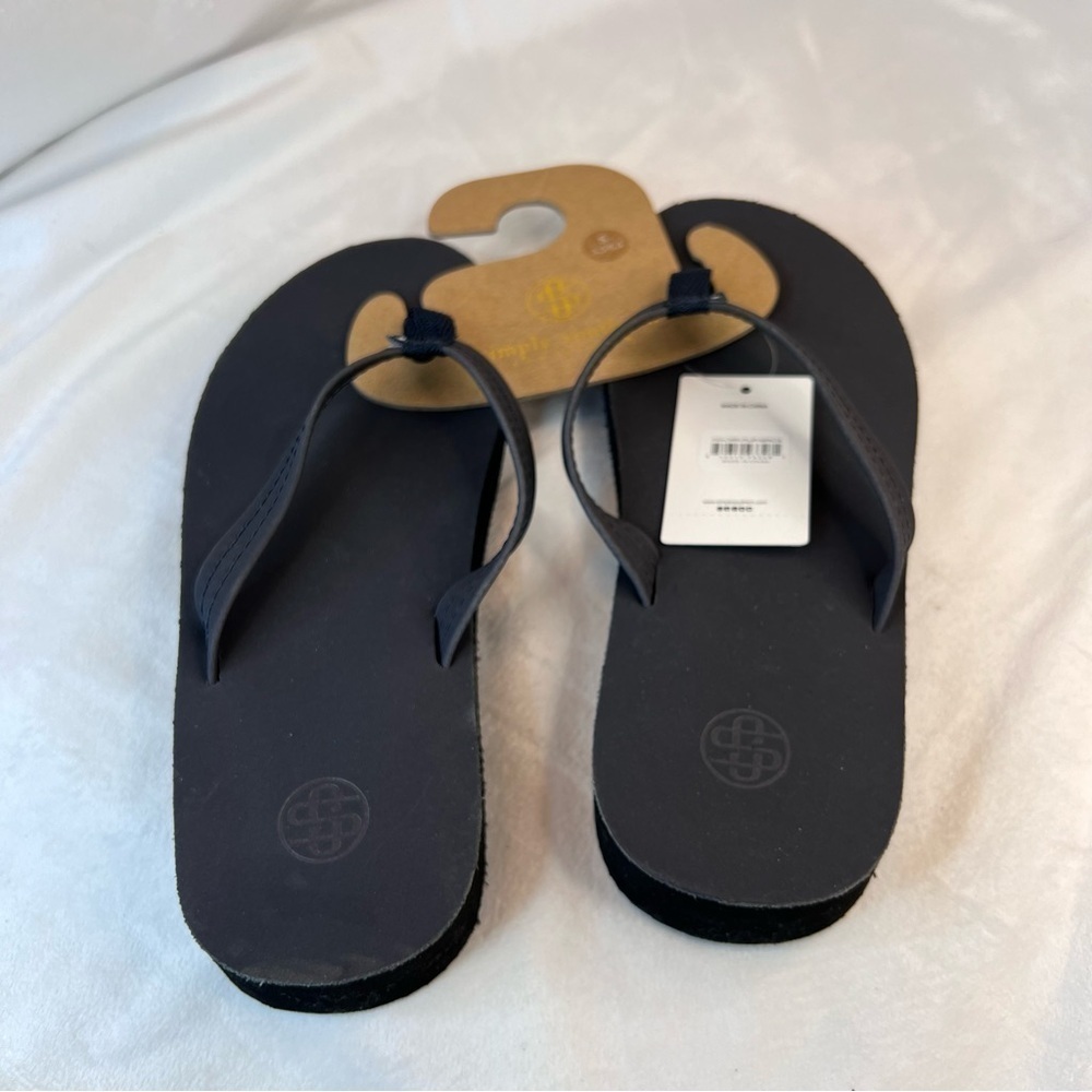 Simply Southern Women’s Dark Gray Leather Flip Flops Shoes NWT Size S (5.5-6.5) - Picture 2 of 6